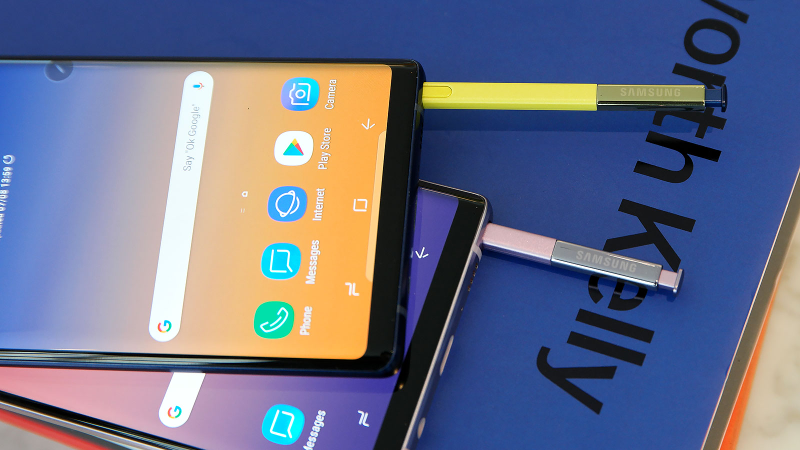 To add a little spice, the blue Note 9's S-Pen is bright yellow.
